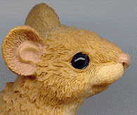 small mouse ornament: closeup of head from right