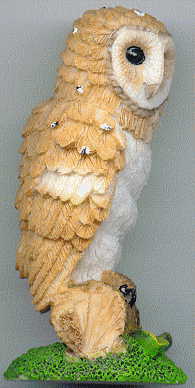 small owl ornament B: view of right side